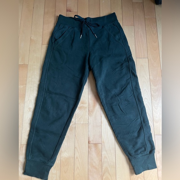 Pair of sweatpants from Lolë ( forest green and dark purple) size small - Picture 2 of 3